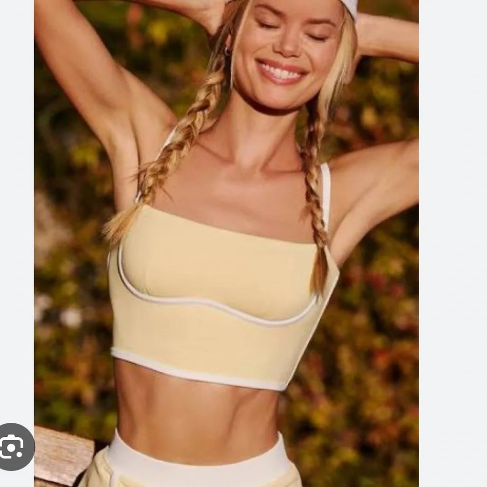 Set! ALO Outfit Streamlined Airbrush Bra Tank XS & skirt XS Warm Butter & White